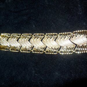 Vintage Coro Bracelet Wheat pattern Gold overlay Signed at back